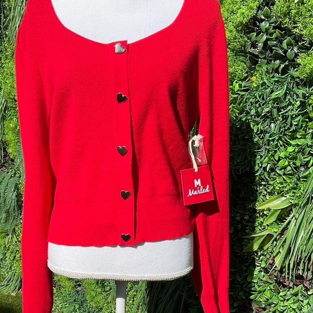 M By Marled Size Large Red sweater with gold heart buttons - Picture 2 of 4